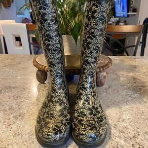 Womens Capelli Rain Boots Size 8